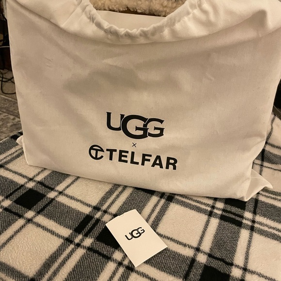 NEVER USED TELFAR X UGG COLLAB MEDIUM BAG - Picture 2 of 11